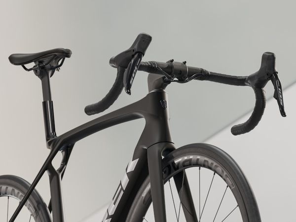 MADONE SL 6 Gen 8 Rennvelo / matte dark web / L