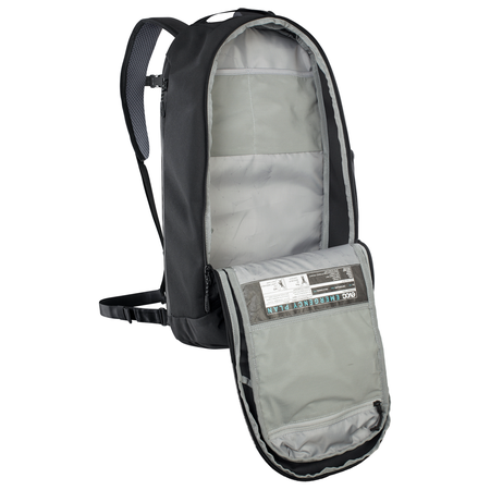 Commute 22L Backpack / black