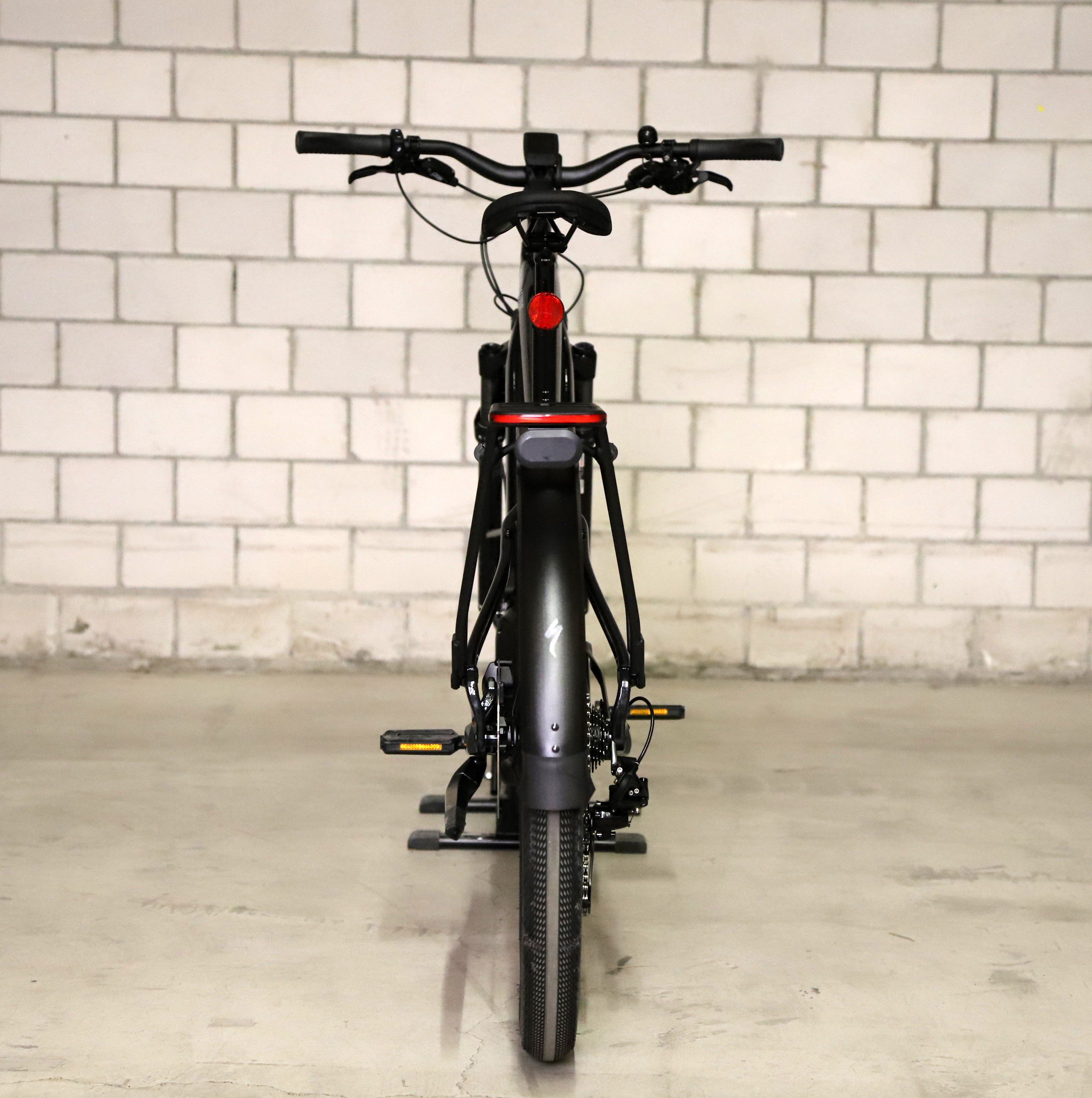 VADO 5.0 NB E-City- und Alltagsvelo / cast black  silver reflective / L