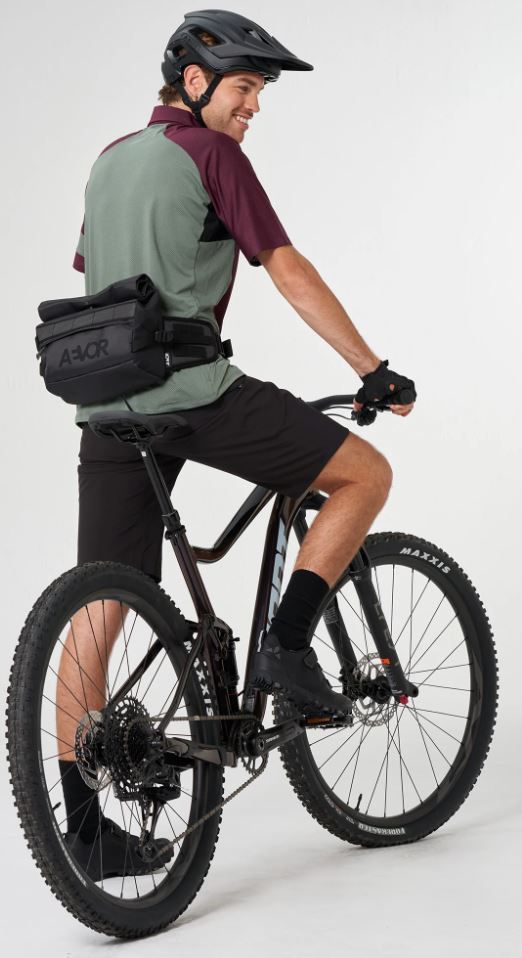 WAIST PACK Hipbag/Lenkertasche / schwarz / 4L