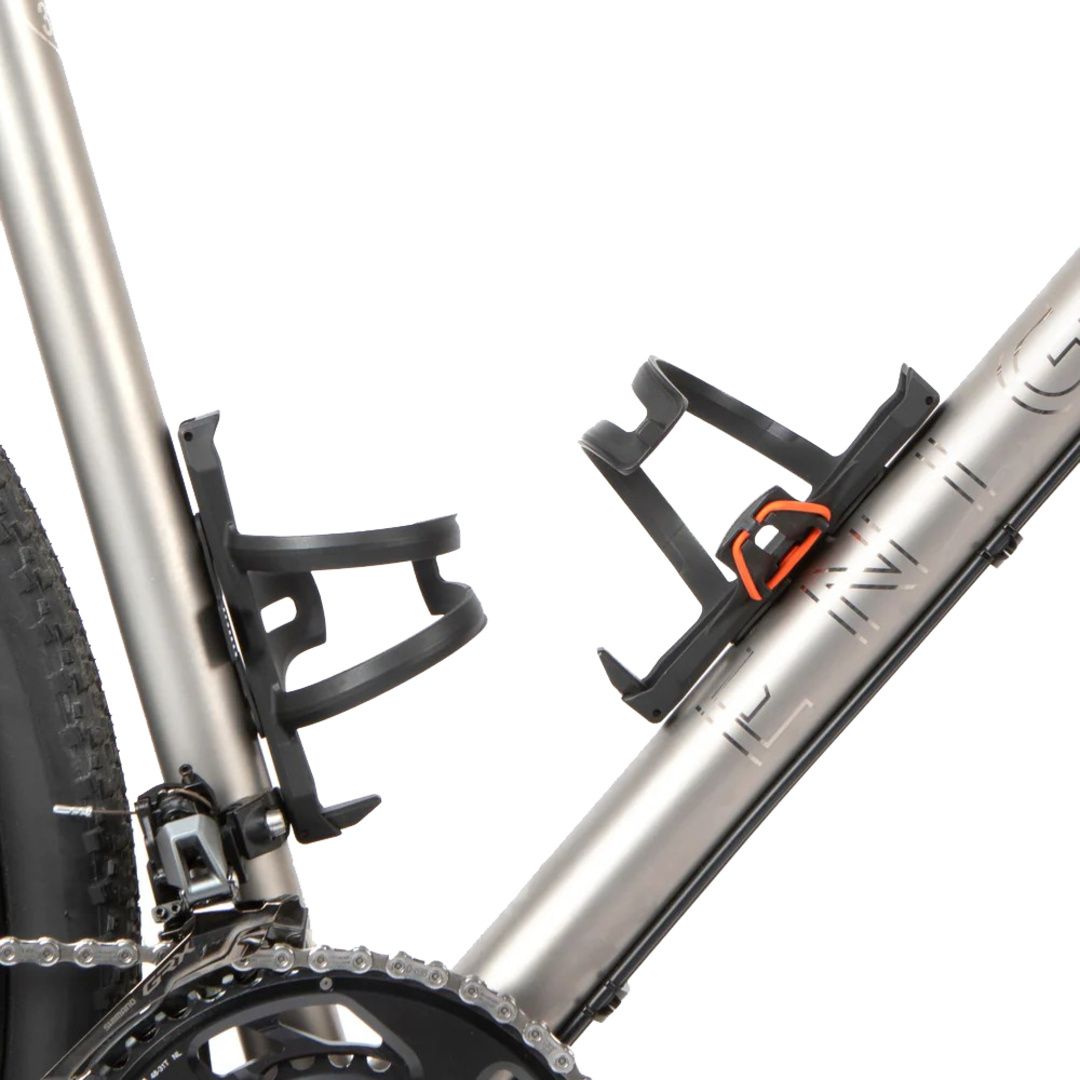 Side Release Bottle Cage / 10 x 5 x 18 cm