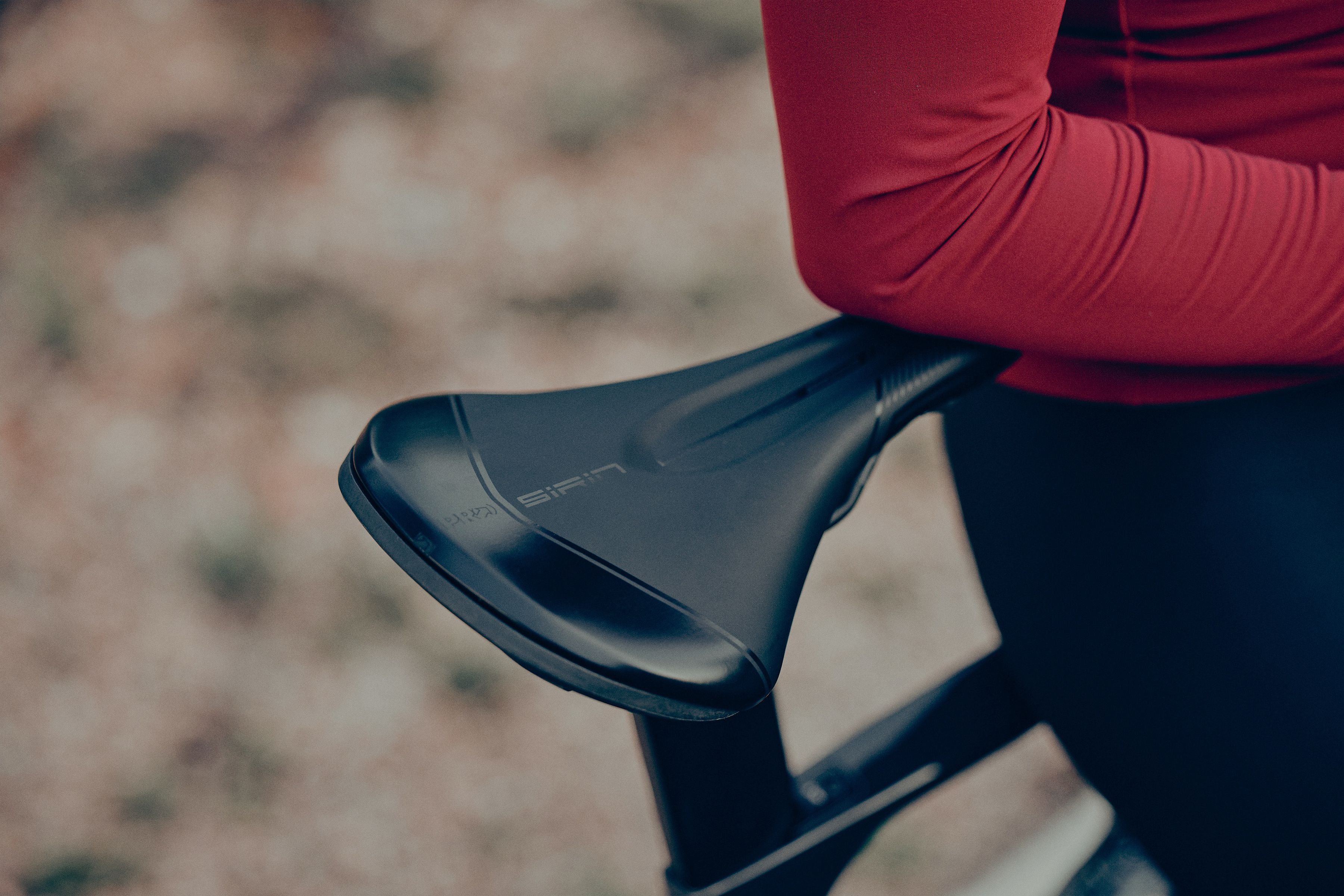 Sattel Sirin Performance mit Öffnung schwarz / black / 152 mm