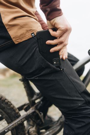 MOMENTUM Herren-Bikehose / black / L