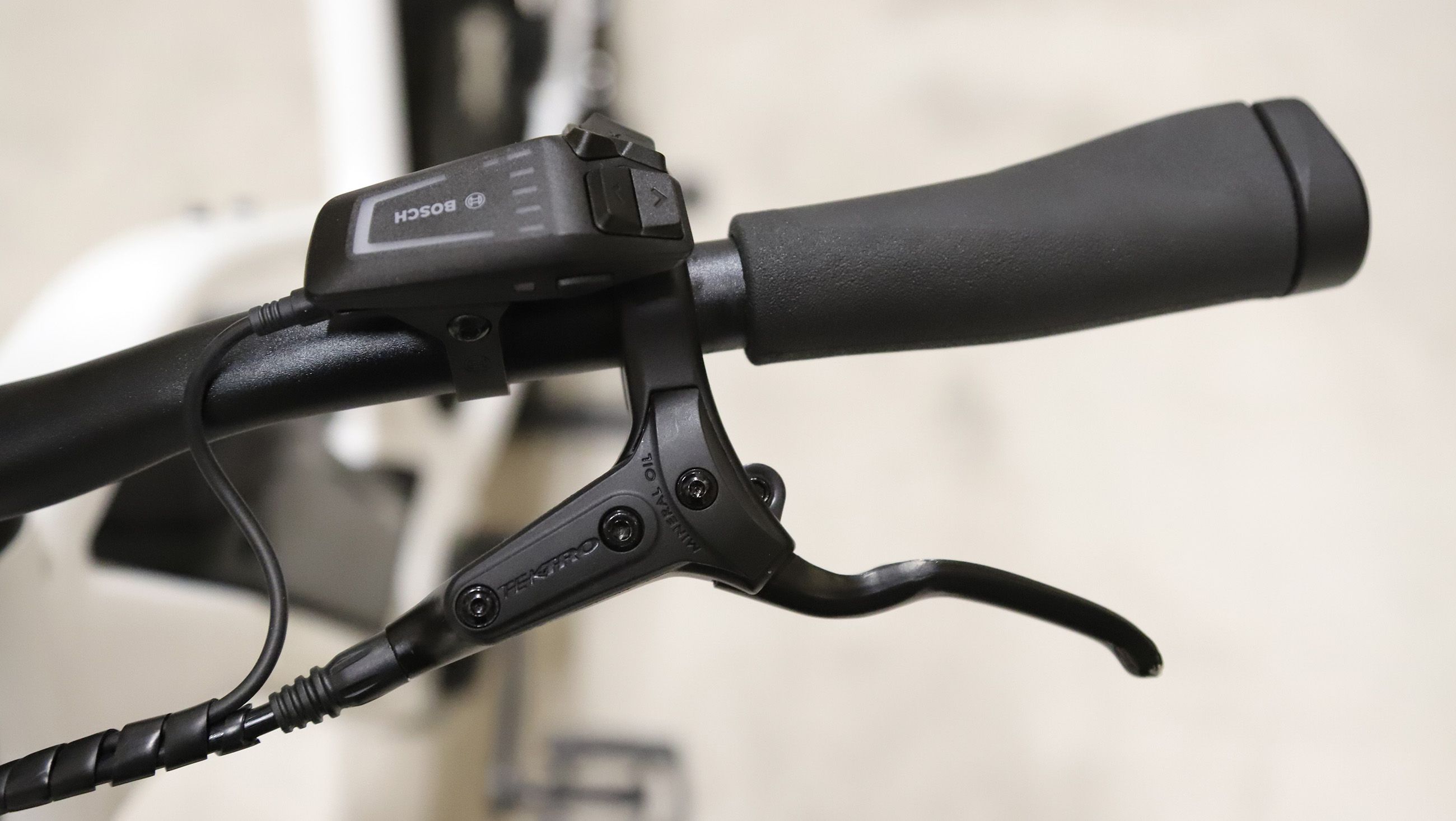 ZING GEN 2 mittel E-City- und Alltagvelo / weiss / L