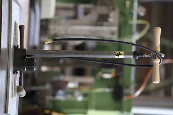 Standpumpe Rennkompressor60 LTD mit Messingstecknippel / Silber