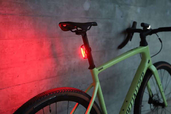 SEITWÄRTS Rücklicht / schwarz / 50 Lumen, micro USB