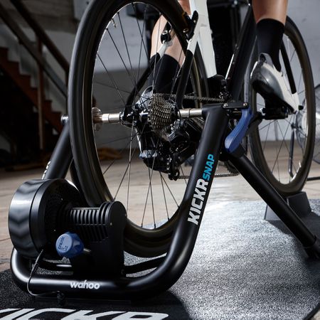 KICKR SNAP interaktiver Hometrainer, feste Rolle / schwarz