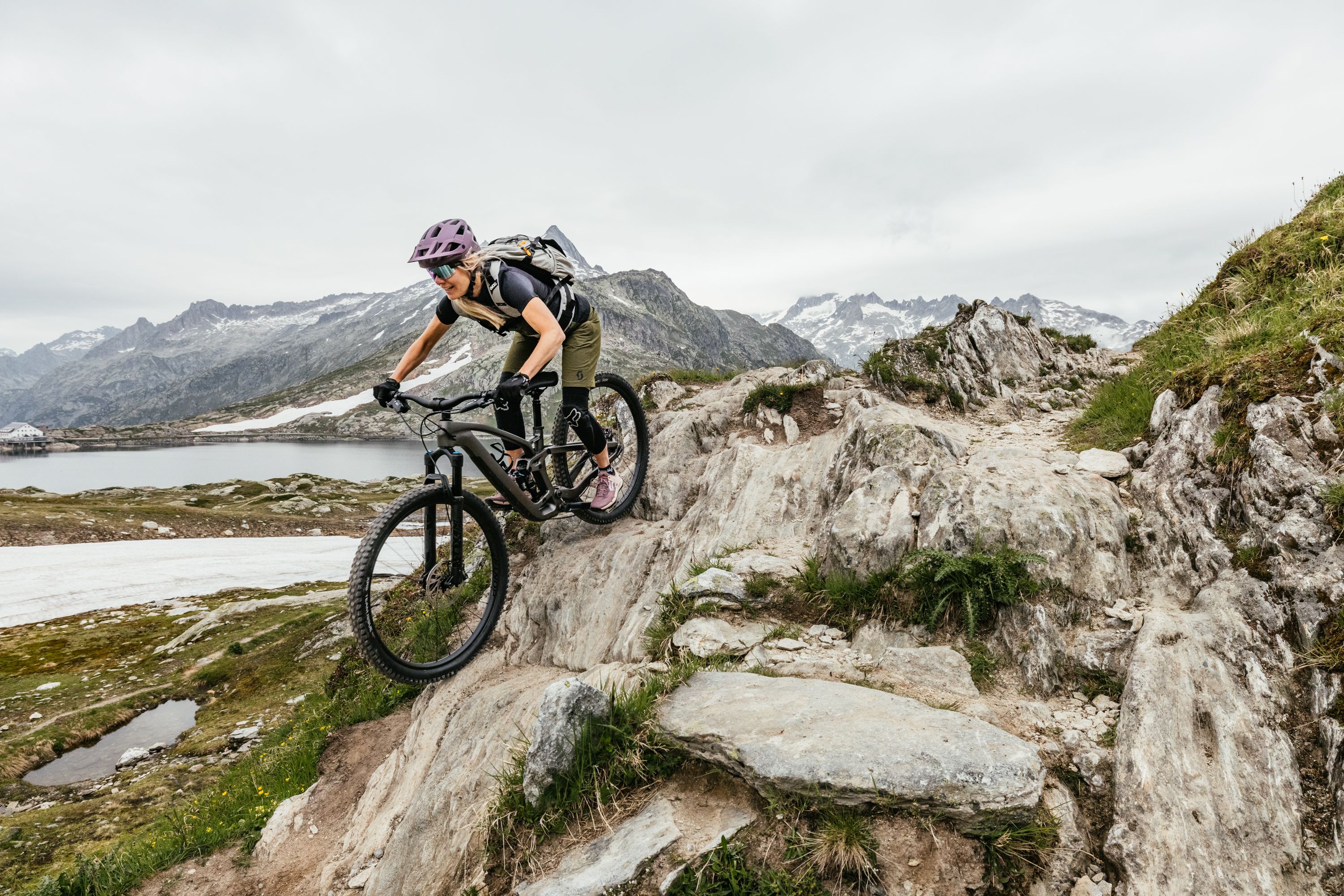 TRAIL FLOW PRO Damen-Bikeshorts / fir green / M