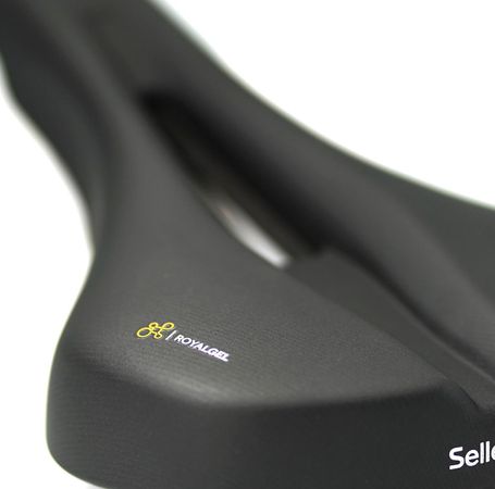 VAIA Sattel / schwarz / 151mm