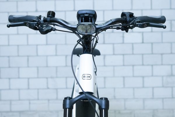 HOMAGE GT TOURING Crossover E-Bike / pearl white / 54 CM