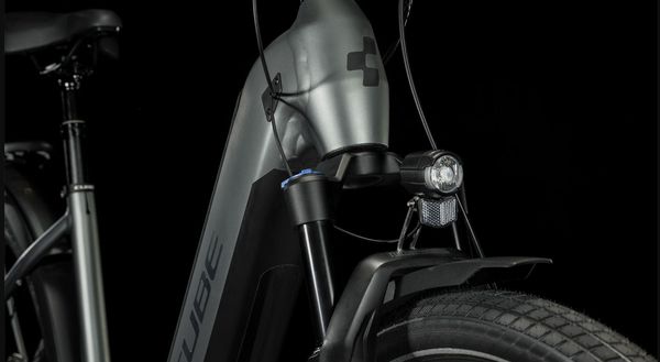 KATHMANDU HYBRID PRO 750 Tiefeinsteiger E-City- und Alltagsvelo / flashgrey metal / 54 CM