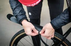 WIN WING 2 Spritzschutz Gravel / schwarz / 28", BREITE 23-60mm
