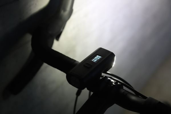 APOLLO 2000 Scheinwerfer / schwarz / 2000 Lumen, USB-C