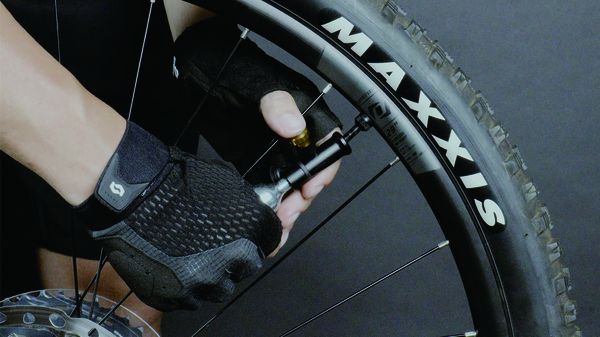 TUBI MASTER X Tubeless-RepairKit 25g-Patrone, Disc-Spacer / schwarz