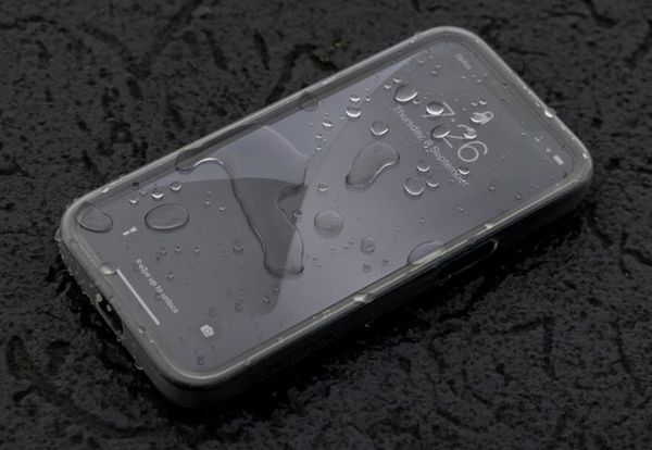 QUAD LOCK Poncho für iPhone 14