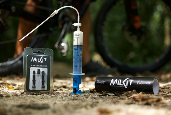 COMPACT MILKIT Tubeless-Servicekit / Schwarz / Ventil Set 55mm