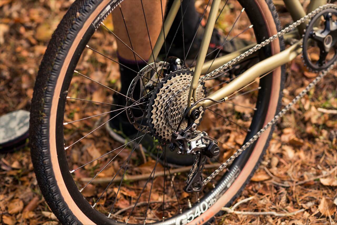 VASCO 28 SELECT 22.2 Gravelbike / oliva metallic matt / M