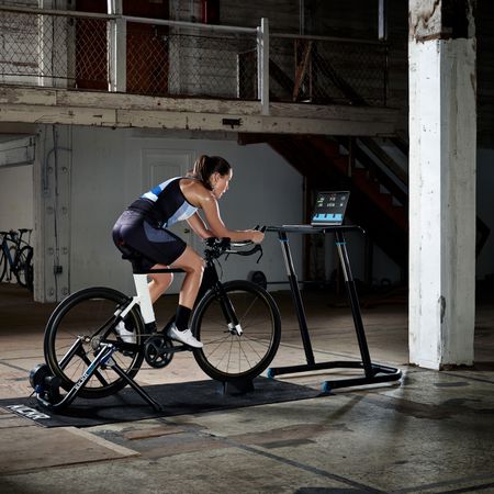 KICKR SNAP interaktiver Hometrainer, feste Rolle / schwarz
