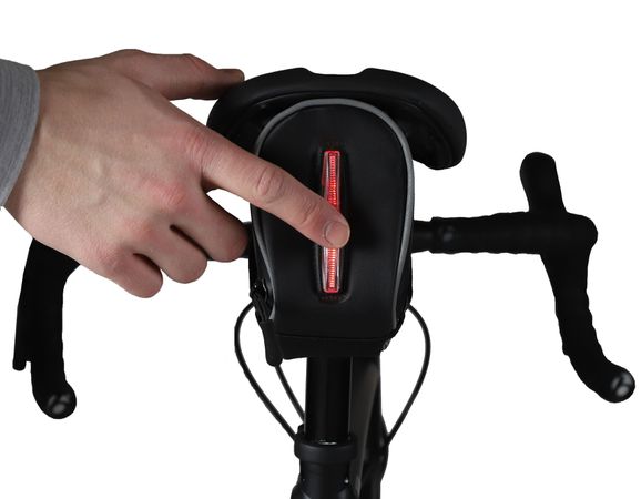 LED BAG Satteltasche mit integriertem Rücklicht / schwarz / 0.8L