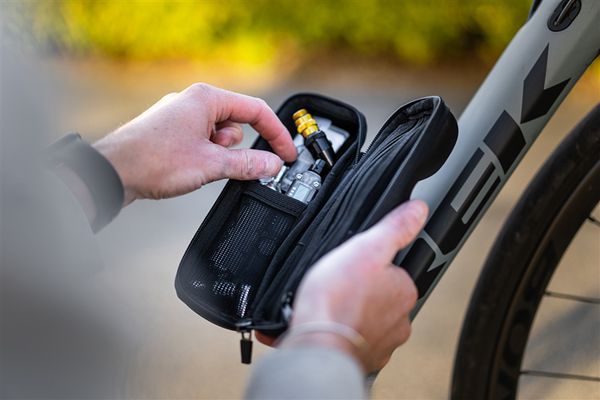 FLOW TOOL CADDY PRO Werkzeugbehälter LEZYNE / black