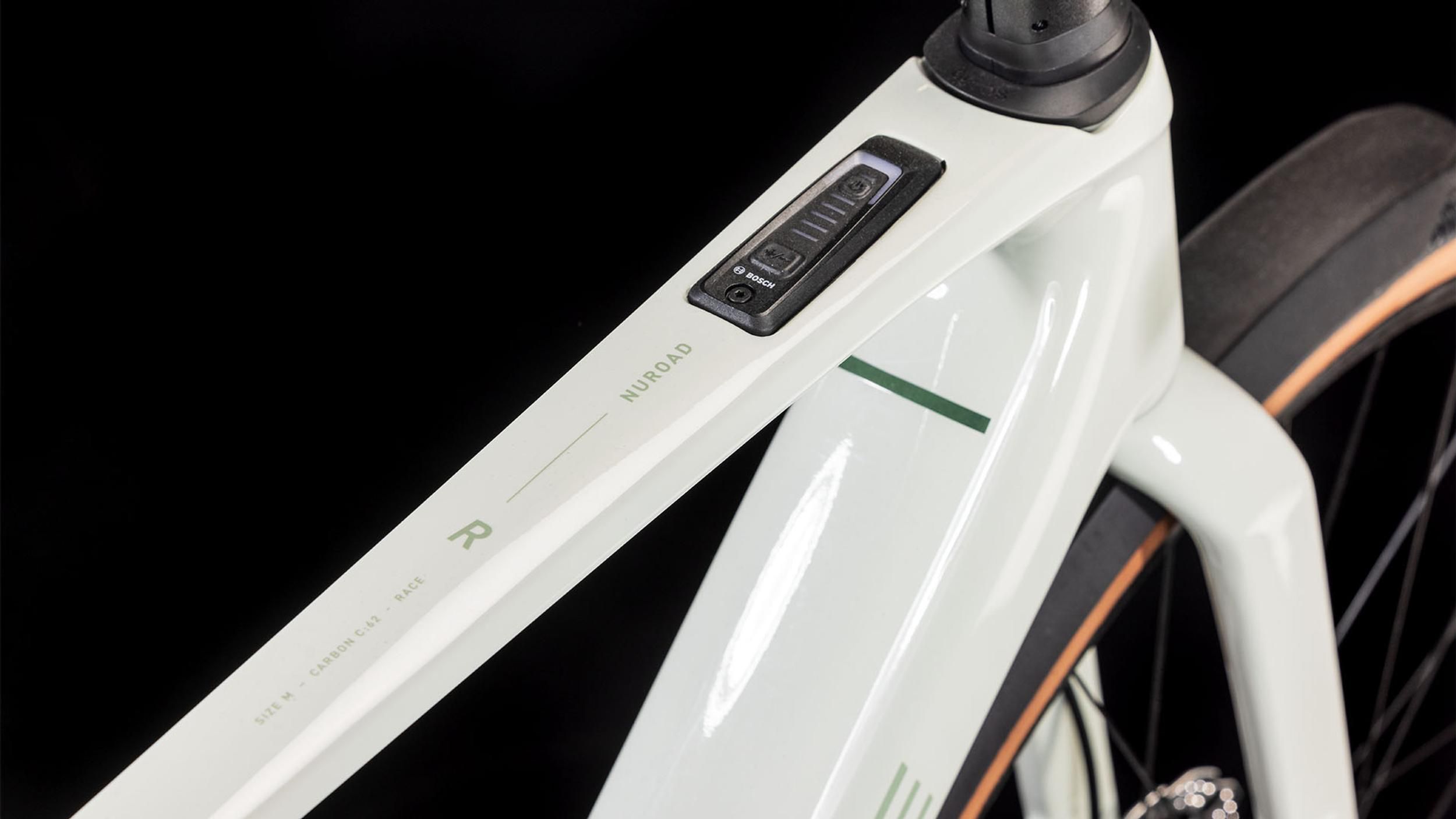 NUROAD HYBRID C:62 RACE FE E-Gravelbike / desertstone'n'green / L