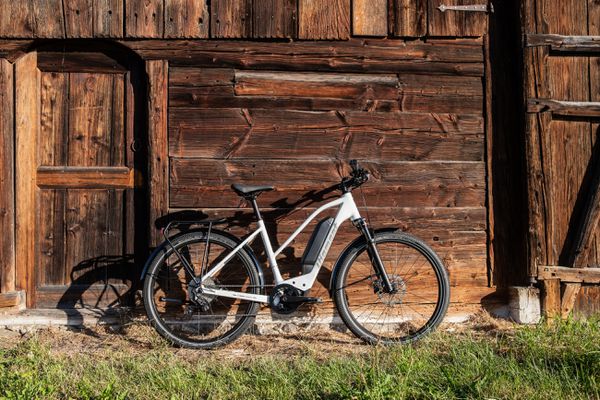 ZING GEN 2 mittel E-City- und Alltagvelo / weiss / L