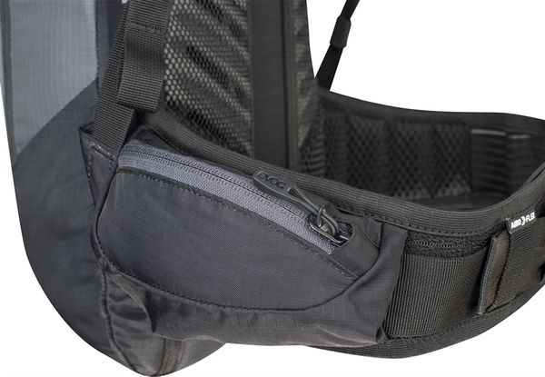 FR LITE RACE, 10 L, Protektorenrucksack / carbon grey/black / M/L