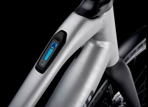 VADO SL 5.0 ST EQ GEN 3 E-City und Alltagsvelo / brushed black reflective / M