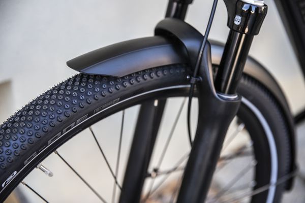 ZING GEN 2 hoch E-City- und Alltagsvelo / tiefschwarz / M