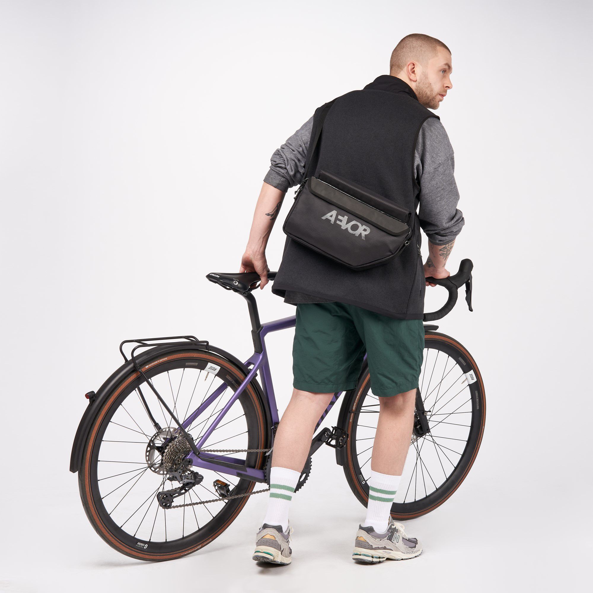 FRAME BAG L Umhängetasche / schwarz / 4.5L