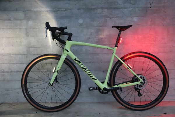 SEITWÄRTS Rücklicht / schwarz / 50 Lumen, micro USB