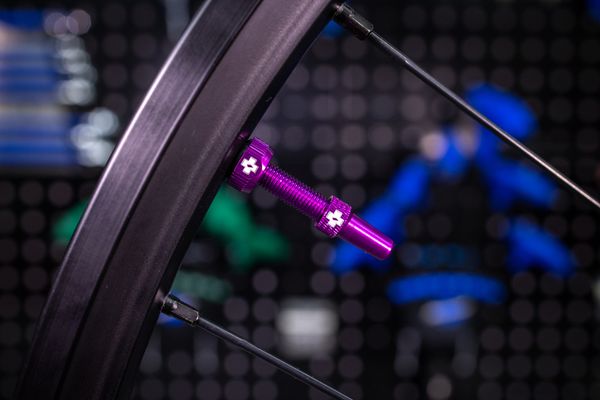 V2 Tubeless Ventil Kit / Purple / 44 mm