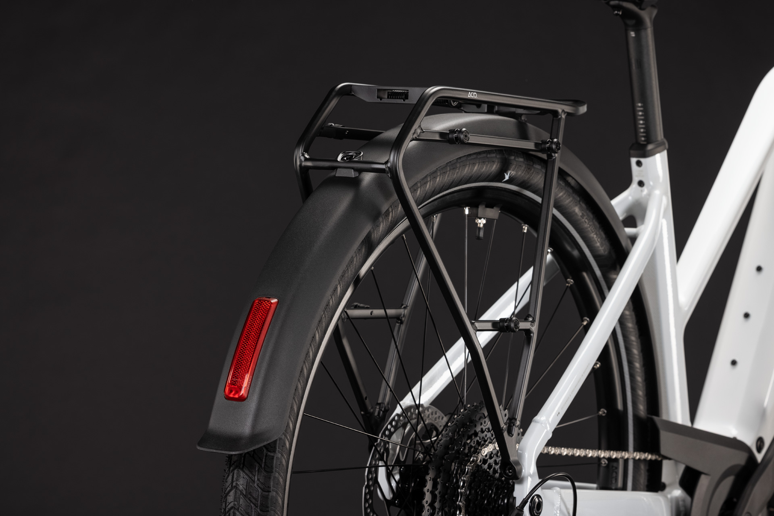 TOURING HYBRID ONE 600 Trapez E-City/Alltag / white / 46 CM