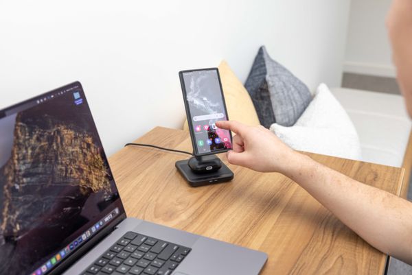 QUAD LOCK MAG Dual Desktop Wireless Charger / Black / onesize