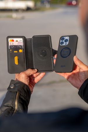 Magnetic Flip Cover SPC+ / schwarz / SPC+ bis 6.1″