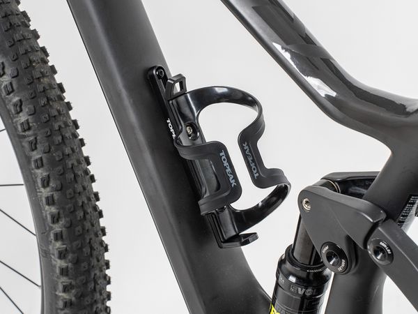 CAGE MOUNT EXTENDER, Adapter für Bidonhalter / schwarz