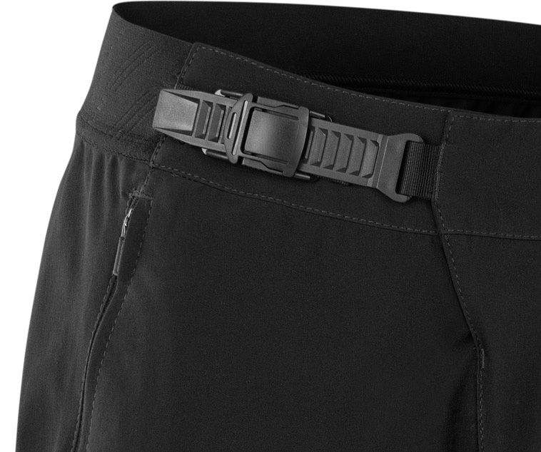 TECH LOGO Damen-Bikeshorts / black / 42