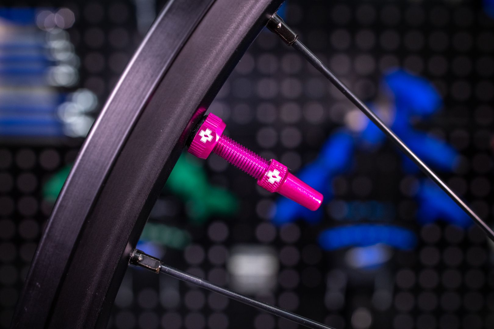 V2 Tubeless Ventil Kit / Pink / 44 mm