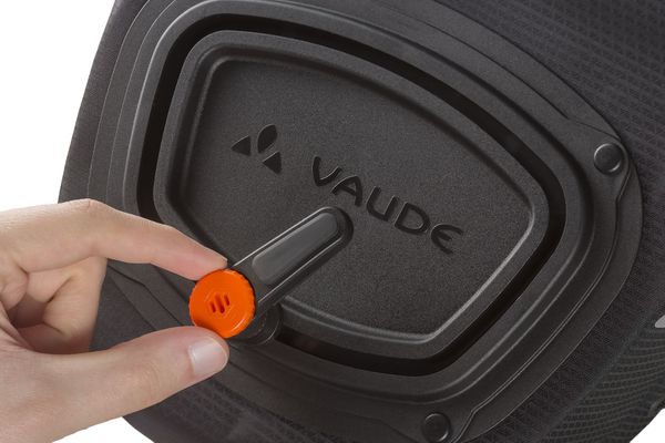AQUA FRONT LIGHT Universaltasche / schwarz / 22L
