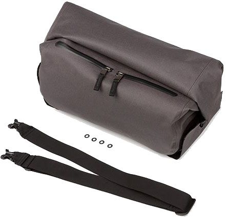FRONTGEPÄCKTRÄGERTASCHE / schwarz
