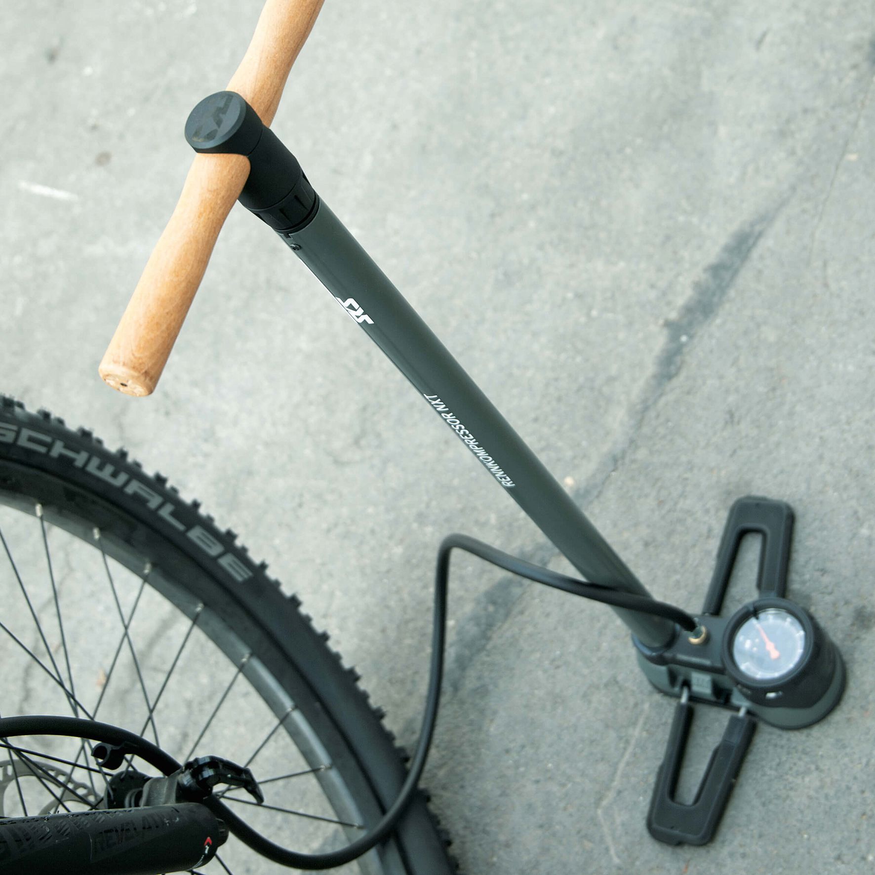 Standpumpe Rennkompressor NXT / schwarz / ja