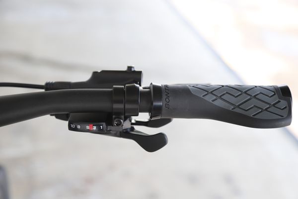 DUAL SPORT EQ Stagger Gen 5 City- und Alltagsvelo / galactic grey / S