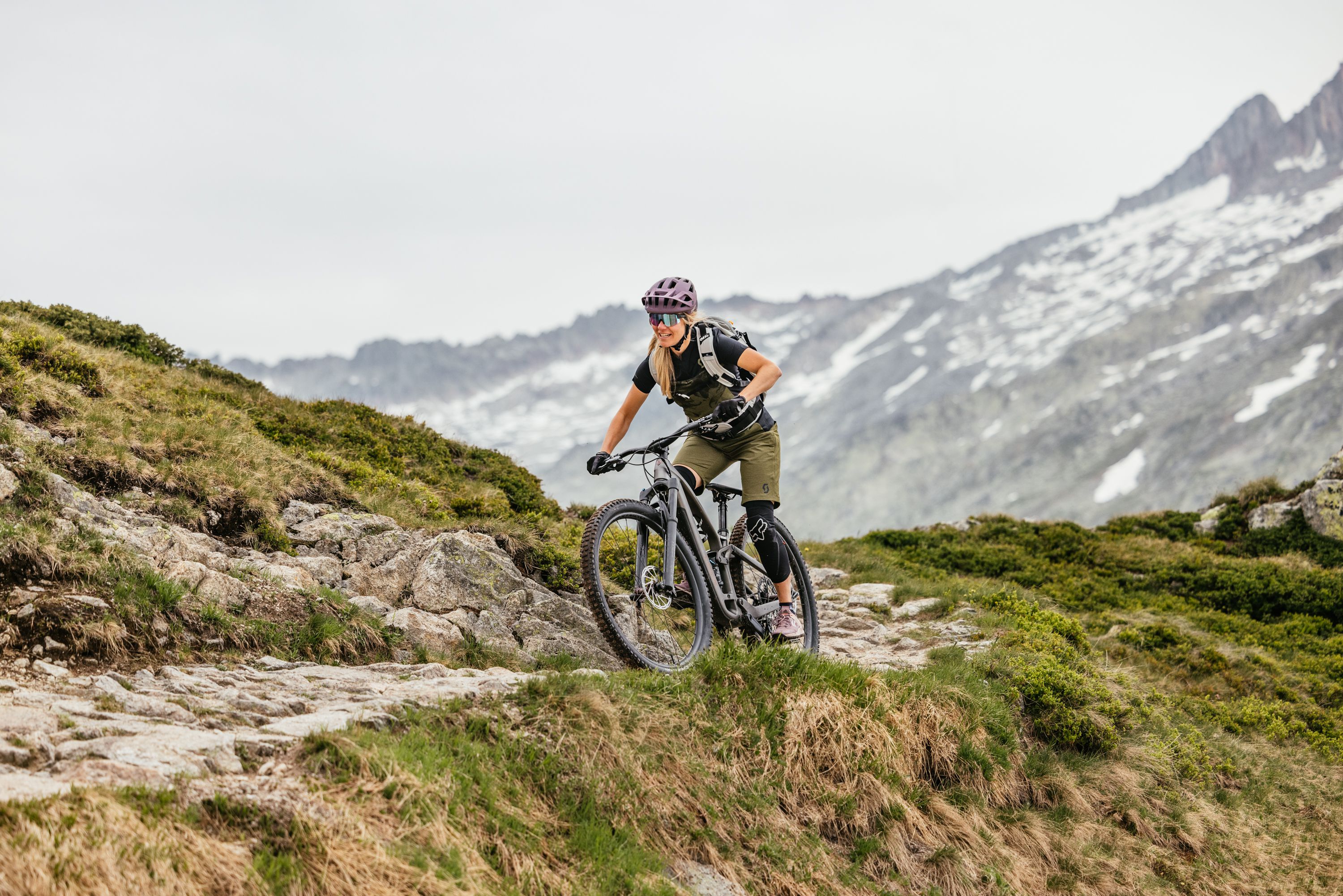 TRAIL FLOW PRO Damen-Bikeshorts / fir green / M