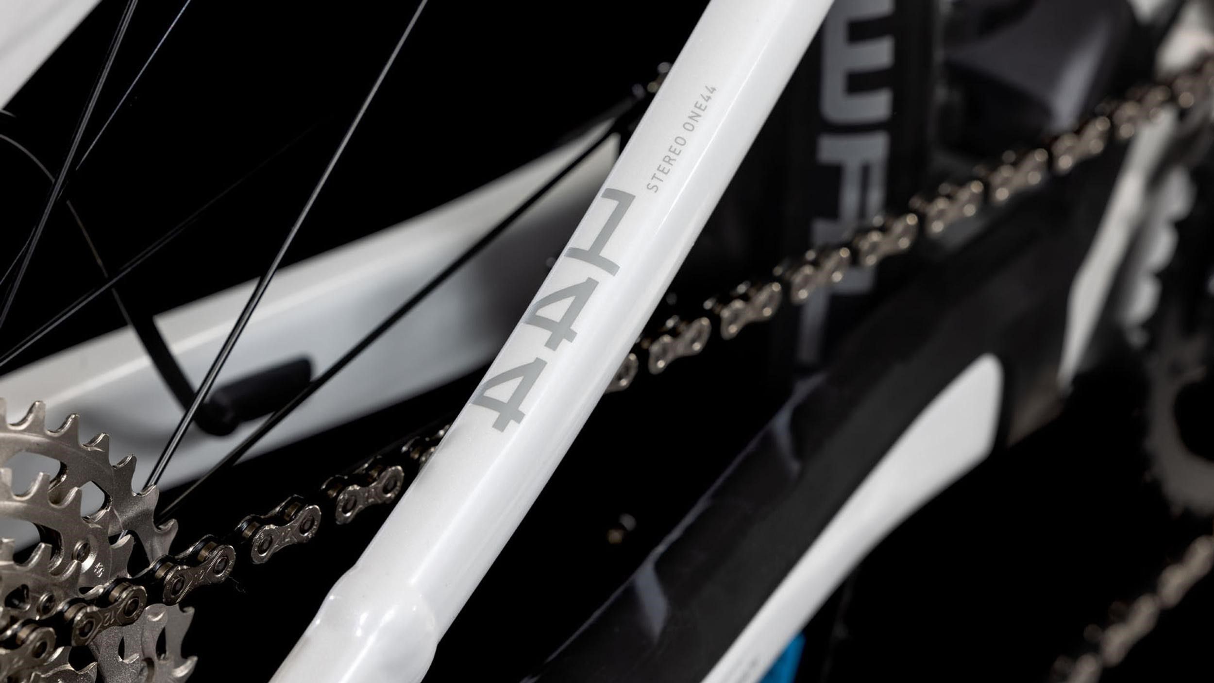 STEREO HYBRID ONE44 EXC 800 E-MTB Fully / metallicwhite'n'black / S