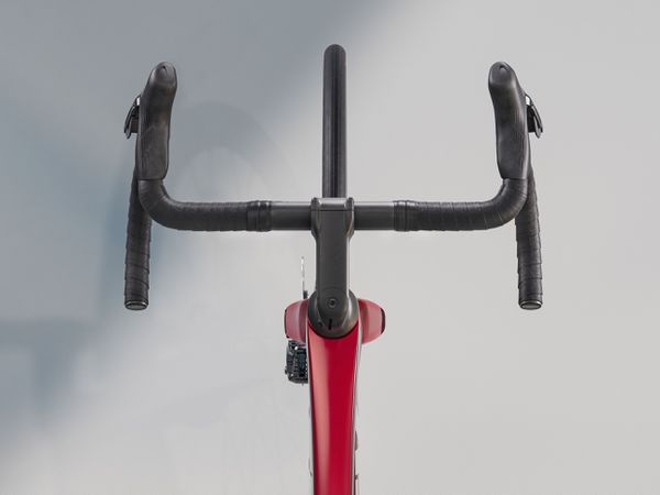 MADONE SL 6 Gen 8 Rennvelo / crimson / M