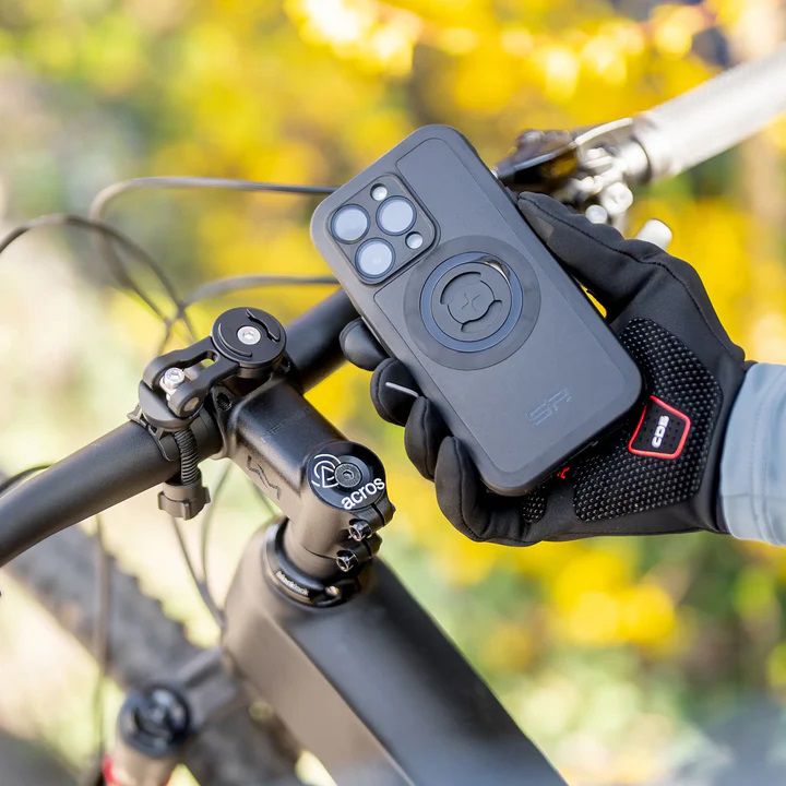 Phone Case Xtreme / schwarz / iPhone 15 Pro