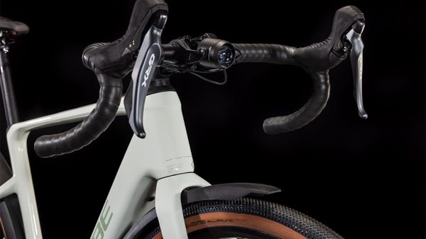 NUROAD HYBRID C:62 RACE FE E-Gravelbike / desertstone'n'green / L