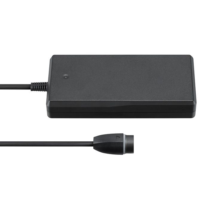 Ladegerät EC-EN814 STEPS 220V/ EU m/Stromkabel Box