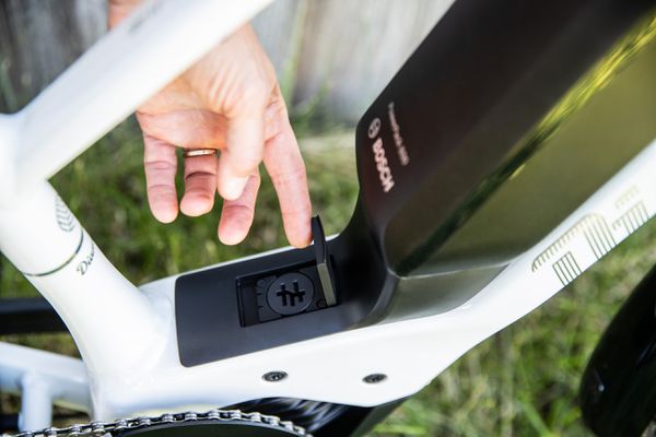 ZING GEN 2 mittel E-City- und Alltagvelo / weiss / L