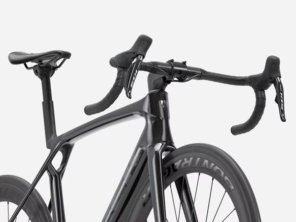 MADONE SL 6 Gen 8 Rennvelo / gloss dark / M